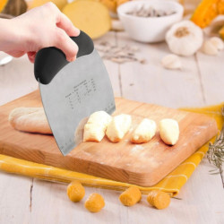 Szpatułka cukiernicza i rozdrabniacz