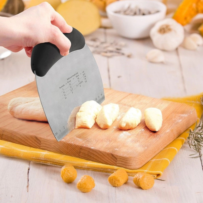 Szpatułka cukiernicza i rozdrabniacz